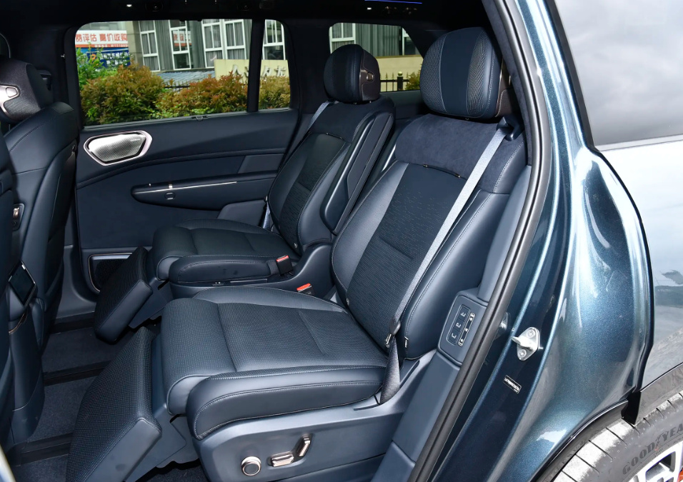 Lynk & Co 900 Ultra (6 seats), серый