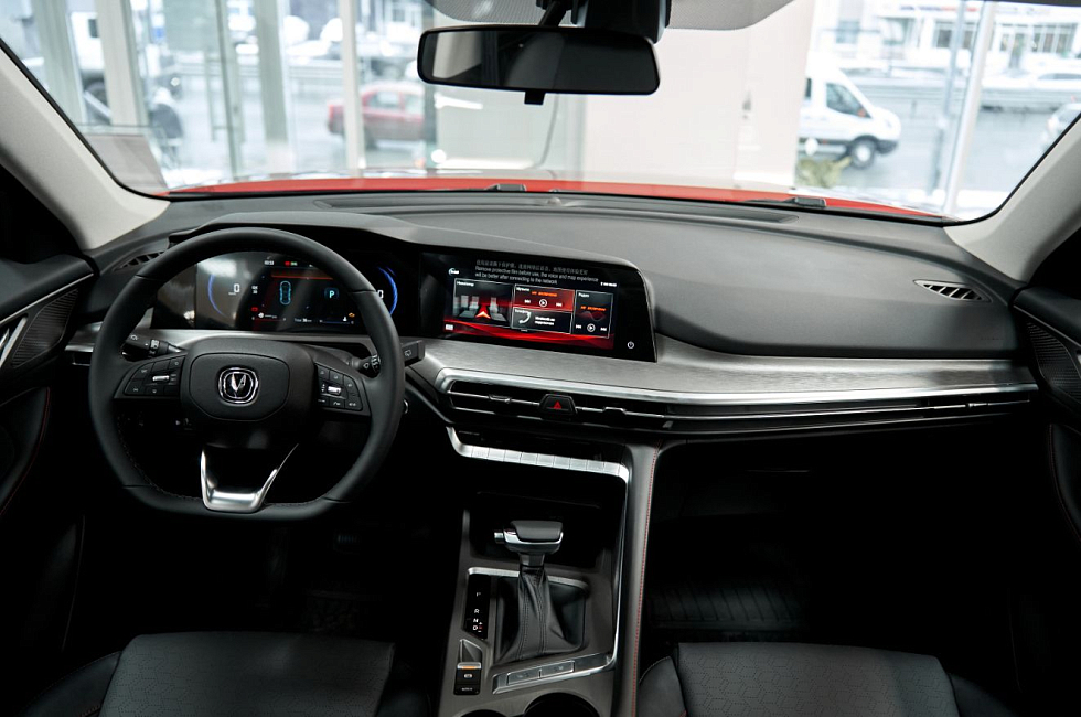 Changan CS35 Plus Tech, красный