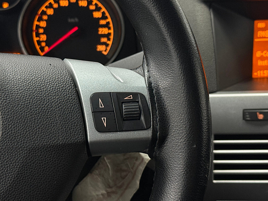 Opel Astra, 2011 года, пробег 245000 км