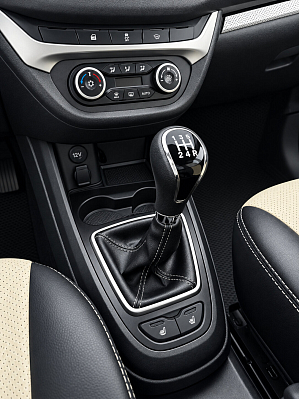 Lada (ВАЗ) Vesta Luxe Multimedia (2018-2019), 2019 года, пробег 78130 км