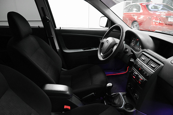 Lada (ВАЗ) Priora Comfort 21705-42-058, 2017 года, пробег 123842 км