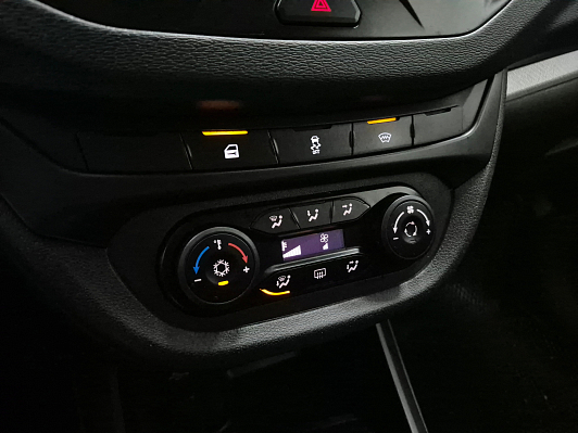 Lada (ВАЗ) Vesta Comfort, 2019 года, пробег 136637 км