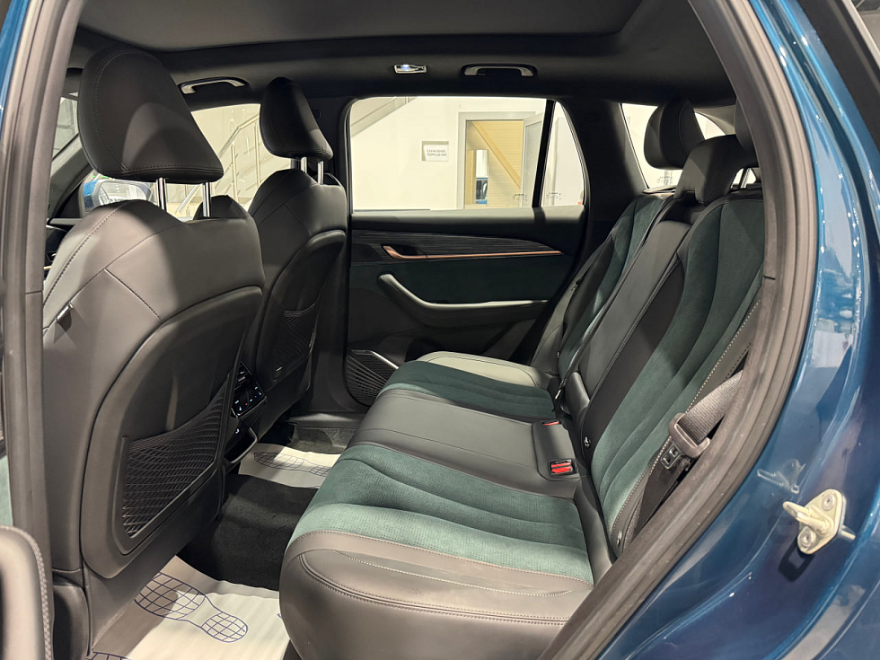 Geely Monjaro Exclusive, синий