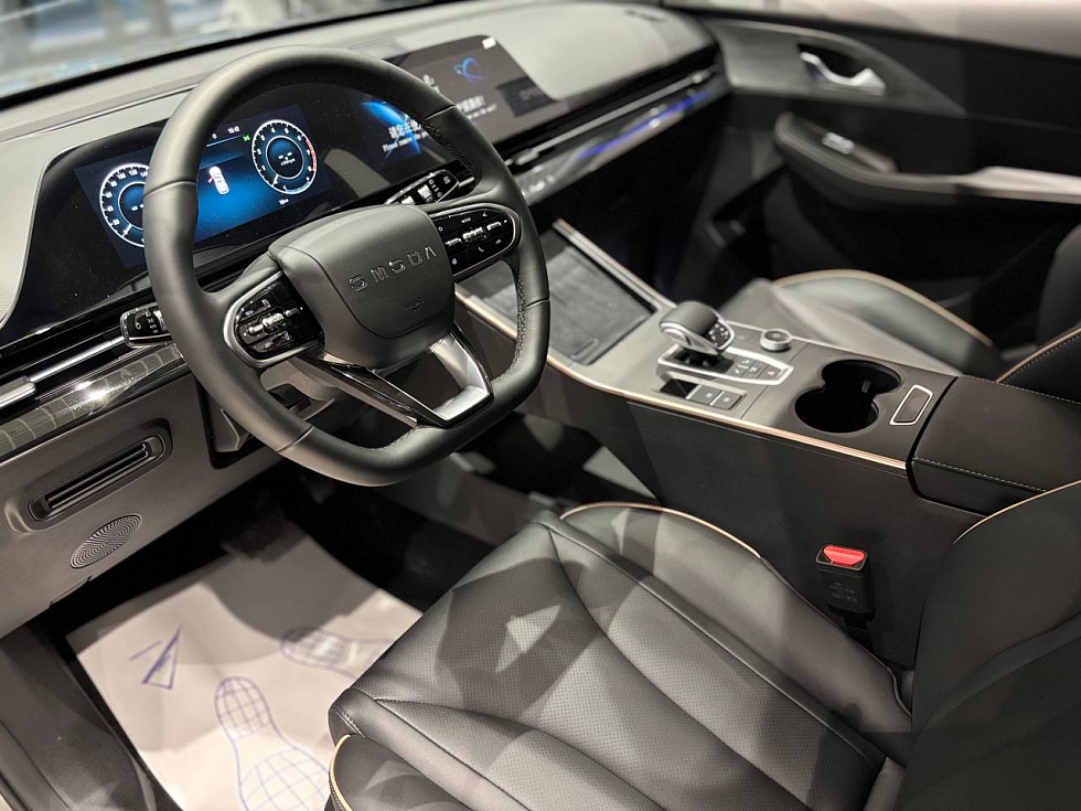 Omoda C5 Ultimate, серебряный