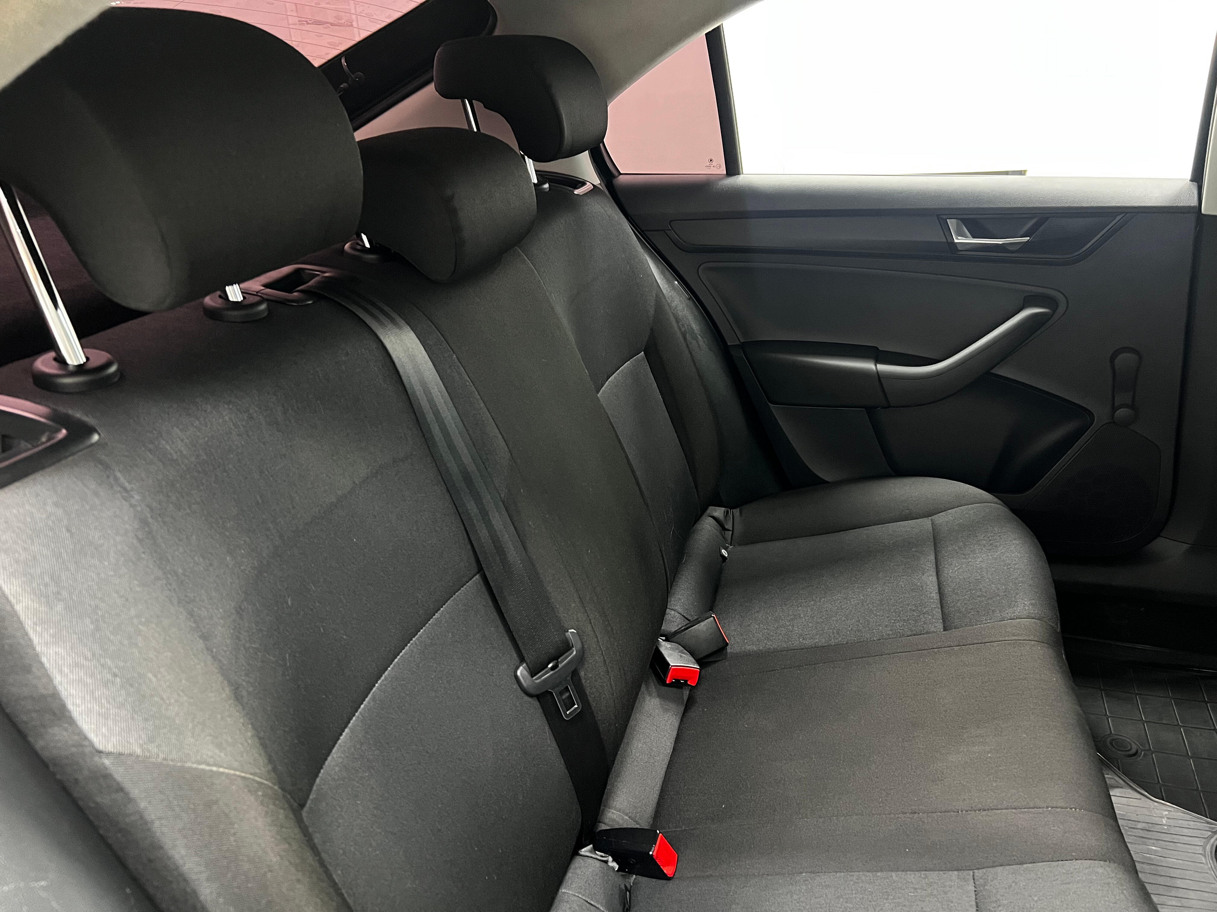 Skoda Rapid Hockey Edition Active, 2018 года, пробег 236000 км