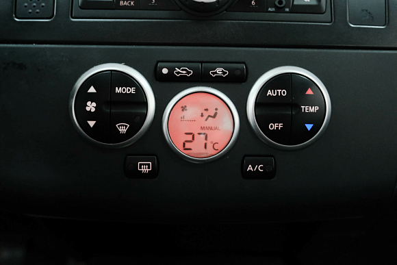 Nissan Tiida, 2010 года, пробег 219000 км