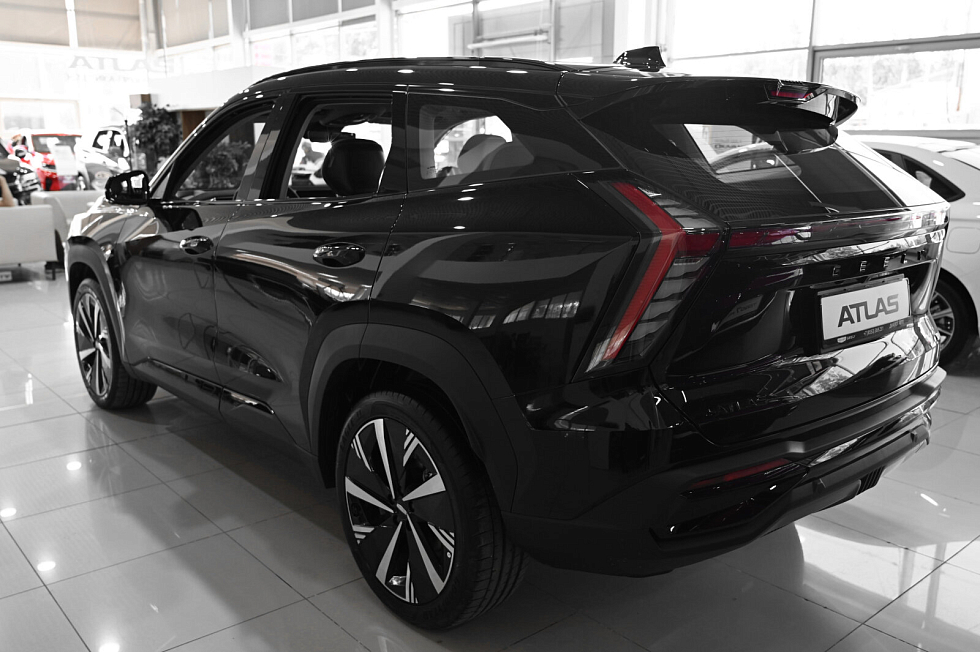 Geely Atlas , черный