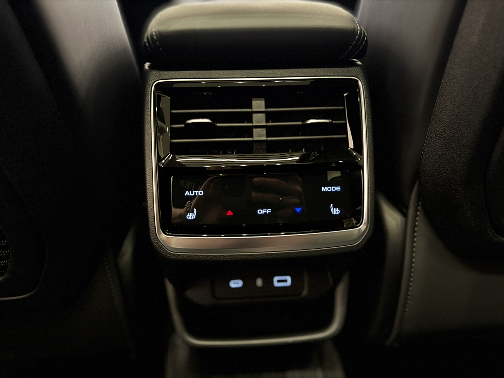 Geely Monjaro Flagship, черный