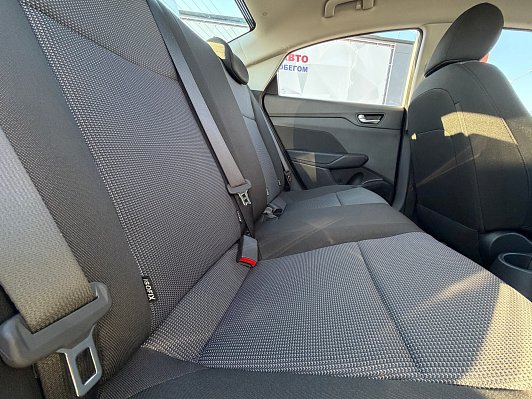 Hyundai Solaris Специальная Серия "10 лет" + Comfort, 2021 года, пробег 13000 км