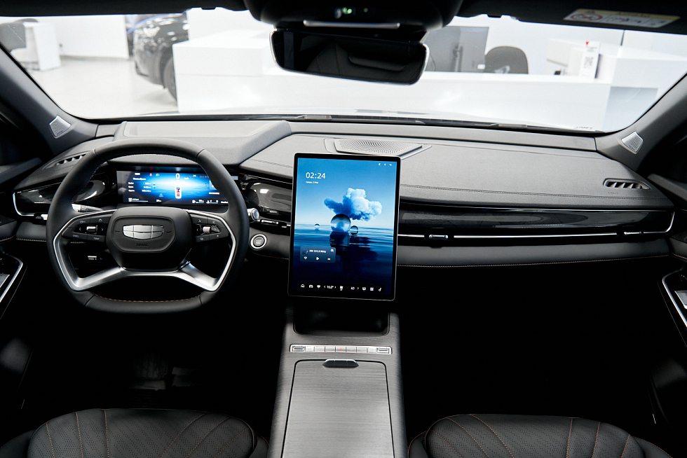 Geely Preface Flagship, серебряный