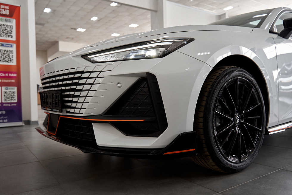 Changan UNI-V Люкс, белый