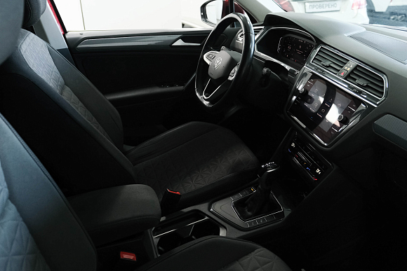 Volkswagen Tiguan Respect, 2021 года, пробег 140000 км