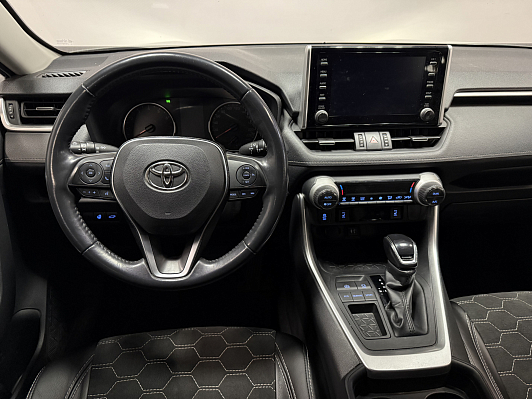 Toyota RAV4 Комфорт, 2020 года, пробег 114000 км