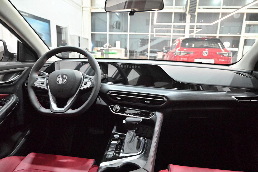 Changan Eado Plus Tech, белый