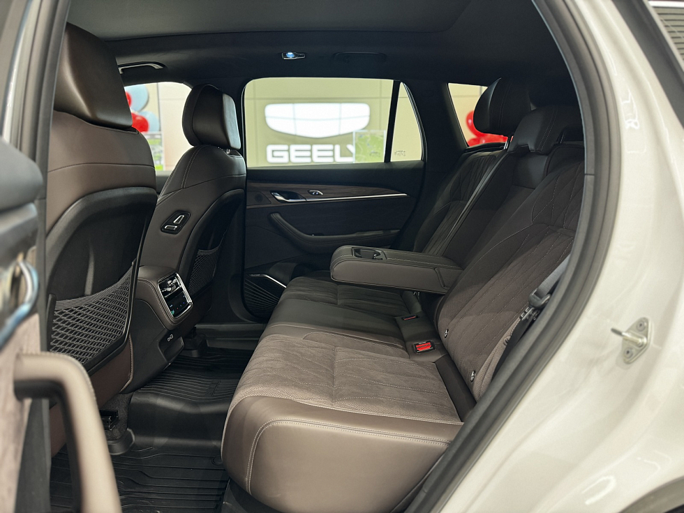 Geely Monjaro Full Moon (Xingyue L), белый