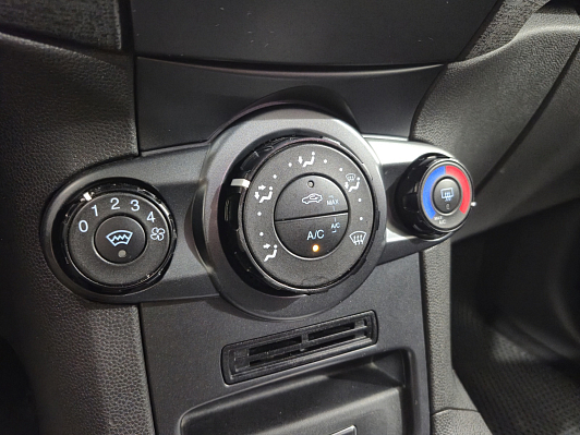 Ford Fiesta Trend, 2015 года, пробег 190030 км