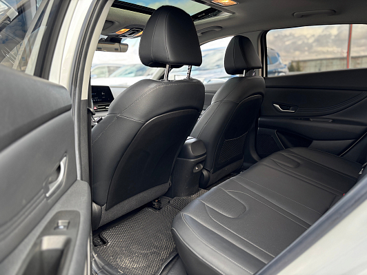 Hyundai Elantra Premium Edition, 2021 года, пробег 18993 км