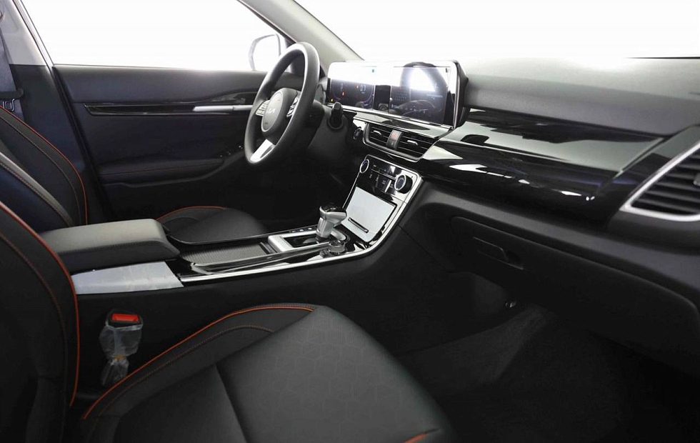 Kia Seltos Deluxe Edition, белый