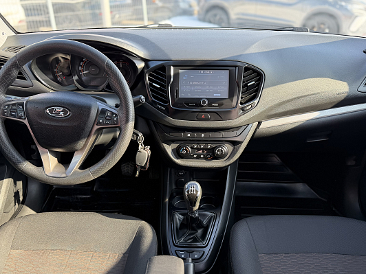 Lada (ВАЗ) Vesta Comfort Multimedia, 2017 года, пробег 64000 км
