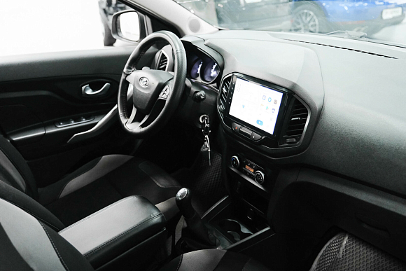 Lada (ВАЗ) XRAY Comfort, 2017 года, пробег 105000 км