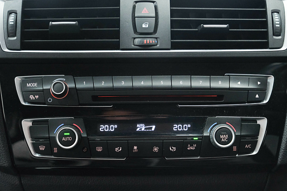 BMW 1 серии 118i Sport Line, 2016 года, пробег 86824 км