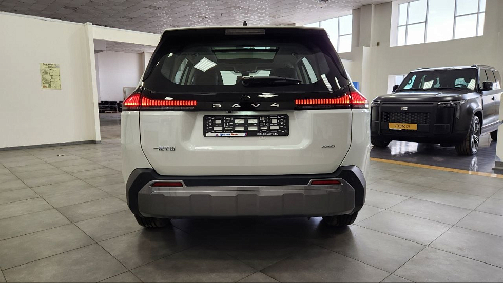 Toyota RAV4 Luxury, белый