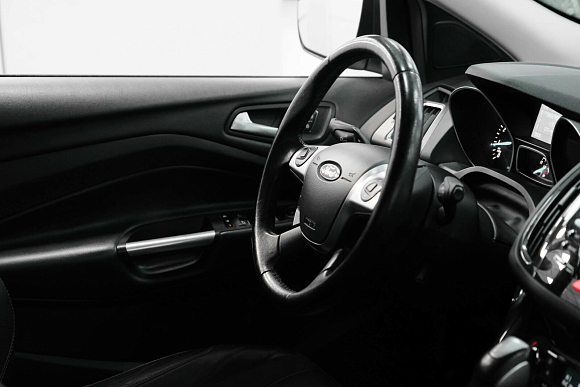 Ford Kuga Titanium, 2016 года, пробег 140792 км