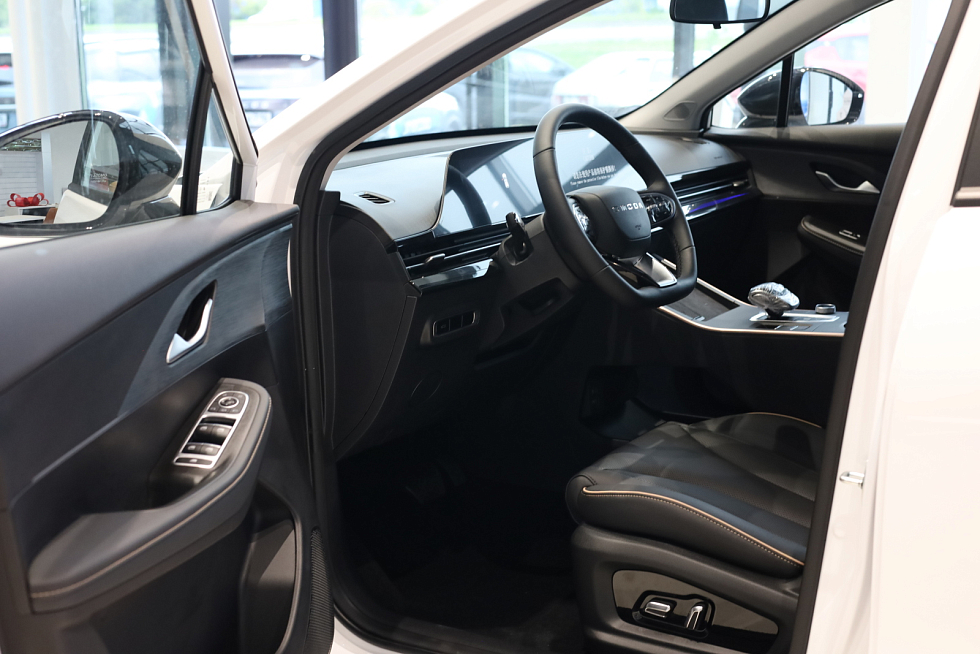 Omoda C5 Актив, белый