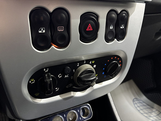 Renault Logan, 2011 года, пробег 181937 км