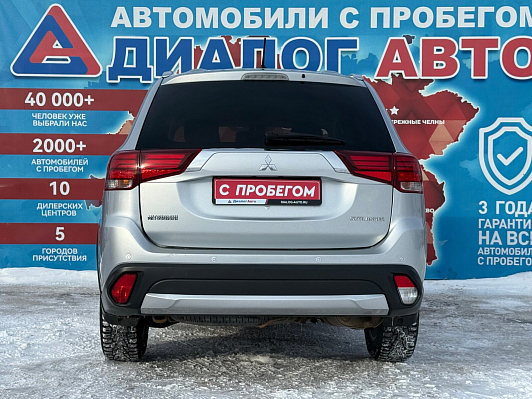 Mitsubishi Outlander Intense, 2016 года, пробег 210921 км