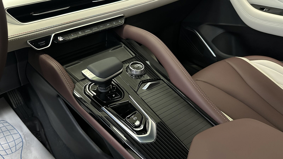 Geely Monjaro Флагман, белый