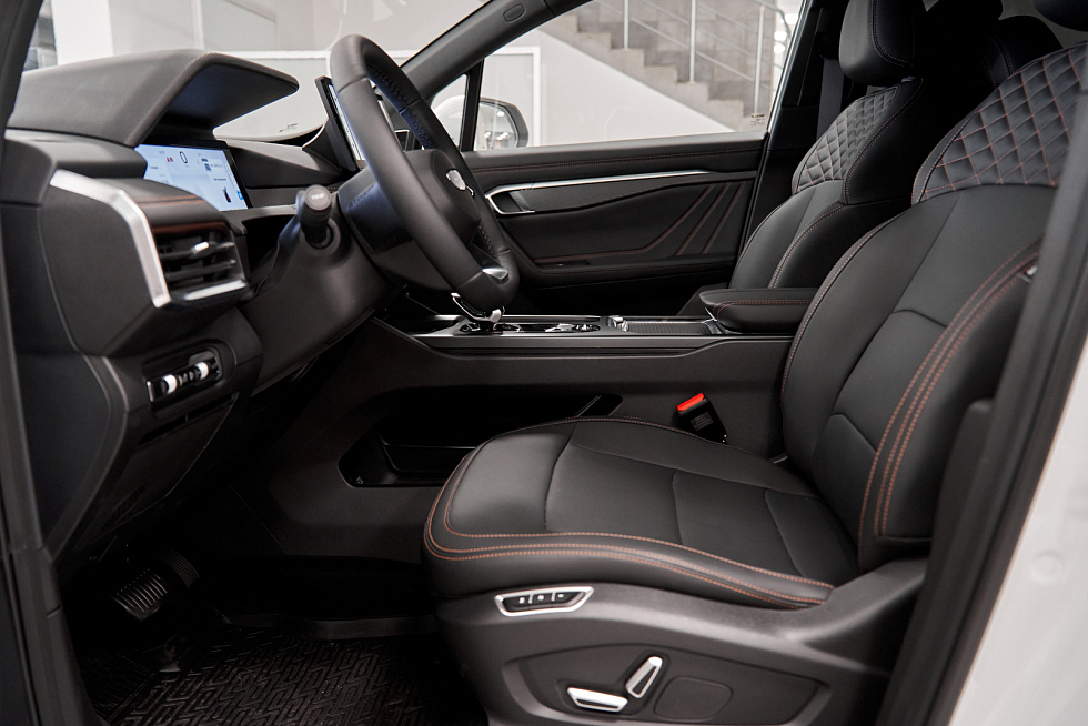 Geely Okavango Флагман, белый