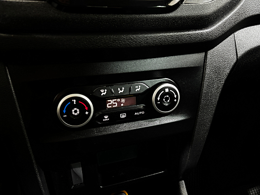 Lada (ВАЗ) XRAY Top Prestige (2015-2016), 2016 года, пробег 133620 км