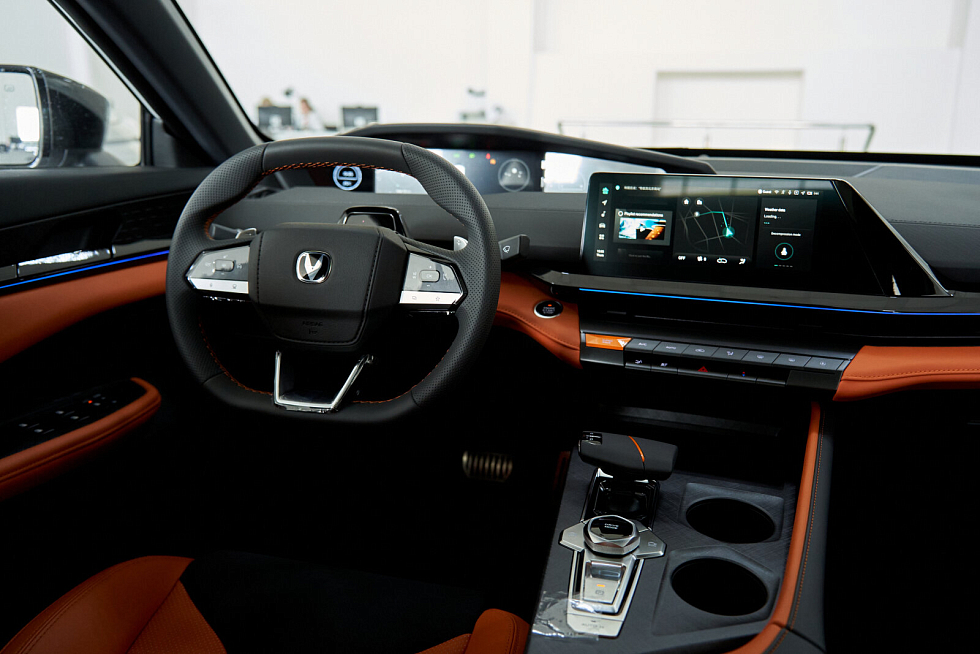 Changan UNI-V Люкс, белый