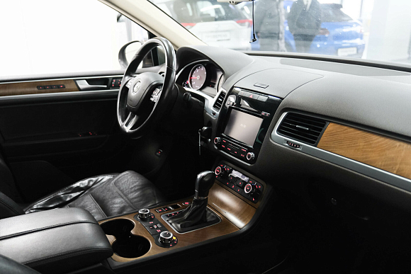 Volkswagen Touareg, 2014 года, пробег 218000 км