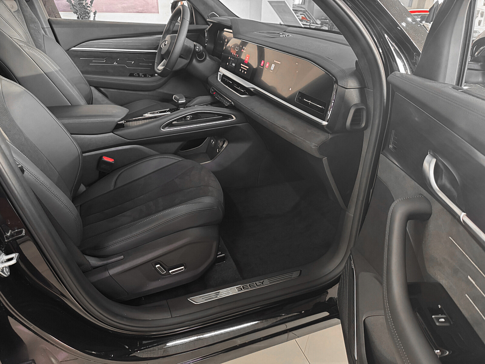 Geely Monjaro Флагман, черный