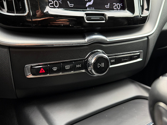 Volvo XC60 Momentum, 2021 года, пробег 121270 км