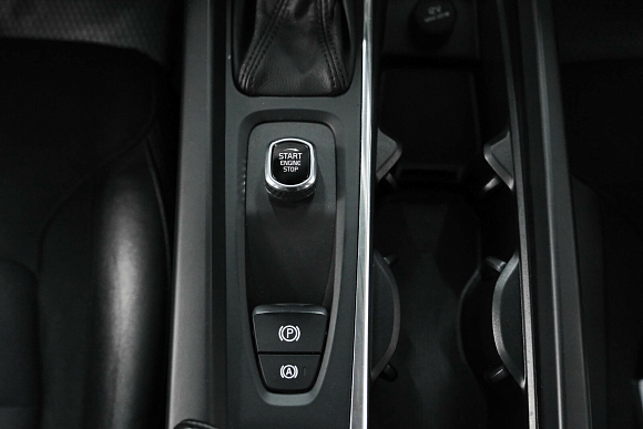 Volvo XC60 Momentum, 2018 года, пробег 90500 км