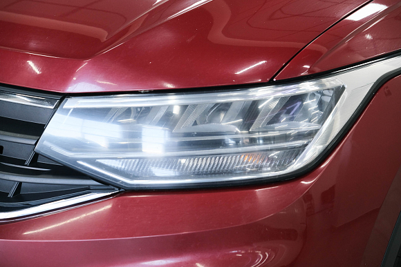 Volkswagen Tiguan Respect, 2021 года, пробег 140000 км