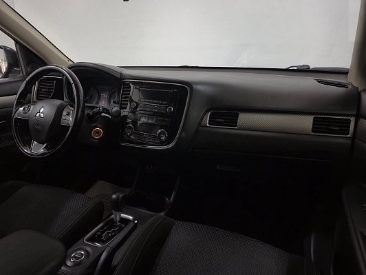 Mitsubishi Outlander Intense, 2016 года, пробег 294901 км