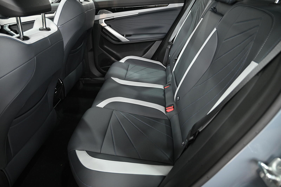 Geely Atlas , голубой