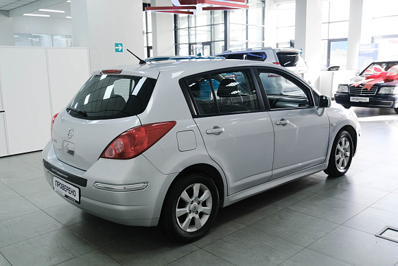 Nissan Tiida, 2010 года, пробег 219000 км