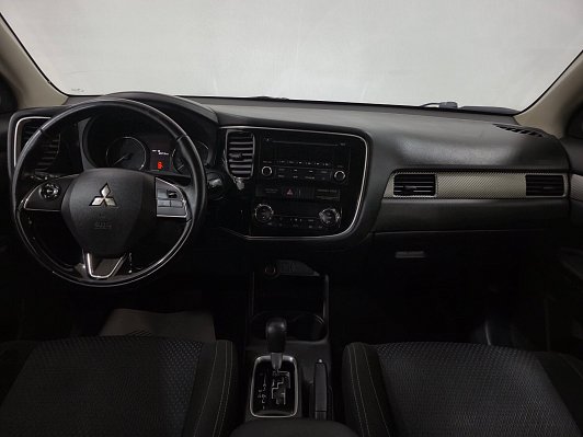 Mitsubishi Outlander Intense, 2016 года, пробег 294901 км