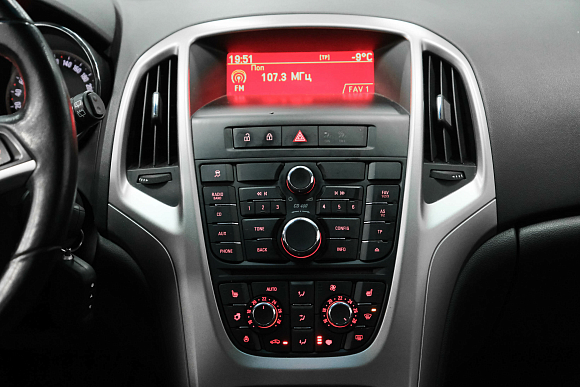 Opel Astra, 2012 года, пробег 134387 км