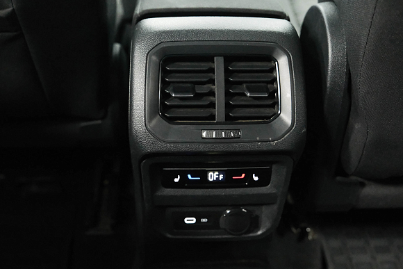 Volkswagen Tiguan Respect, 2021 года, пробег 140000 км