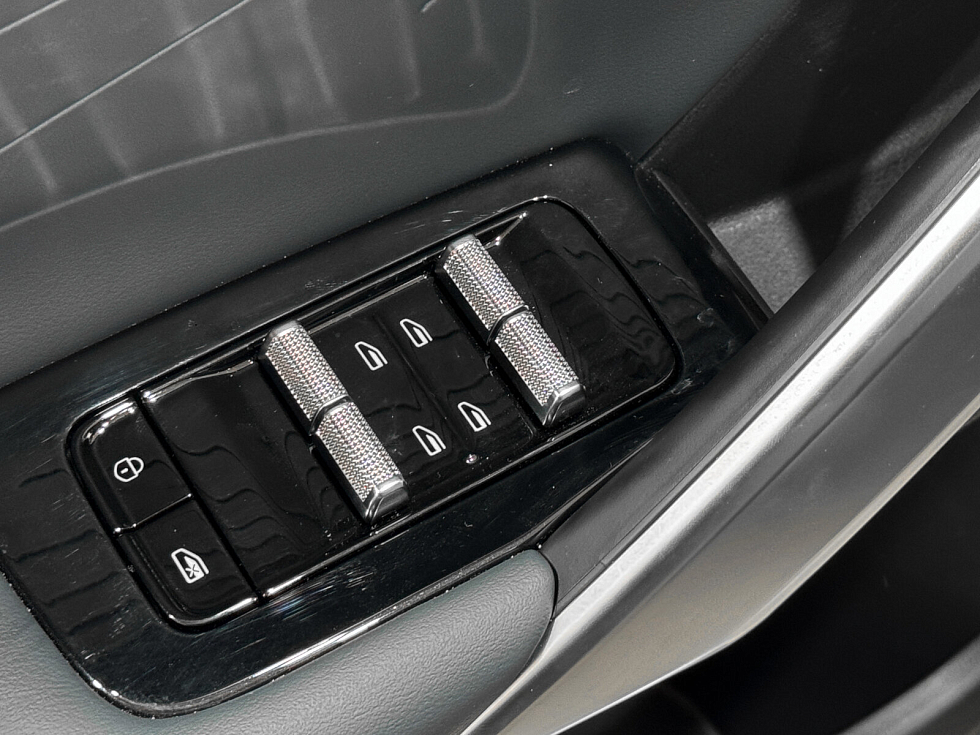 Geely Atlas Спорт, зеленый