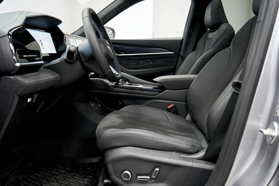 Geely Monjaro Flagship (Xingyue L), серый