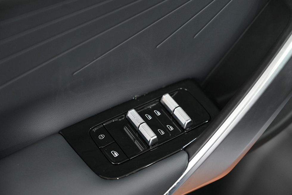 Geely Atlas Спорт, голубой