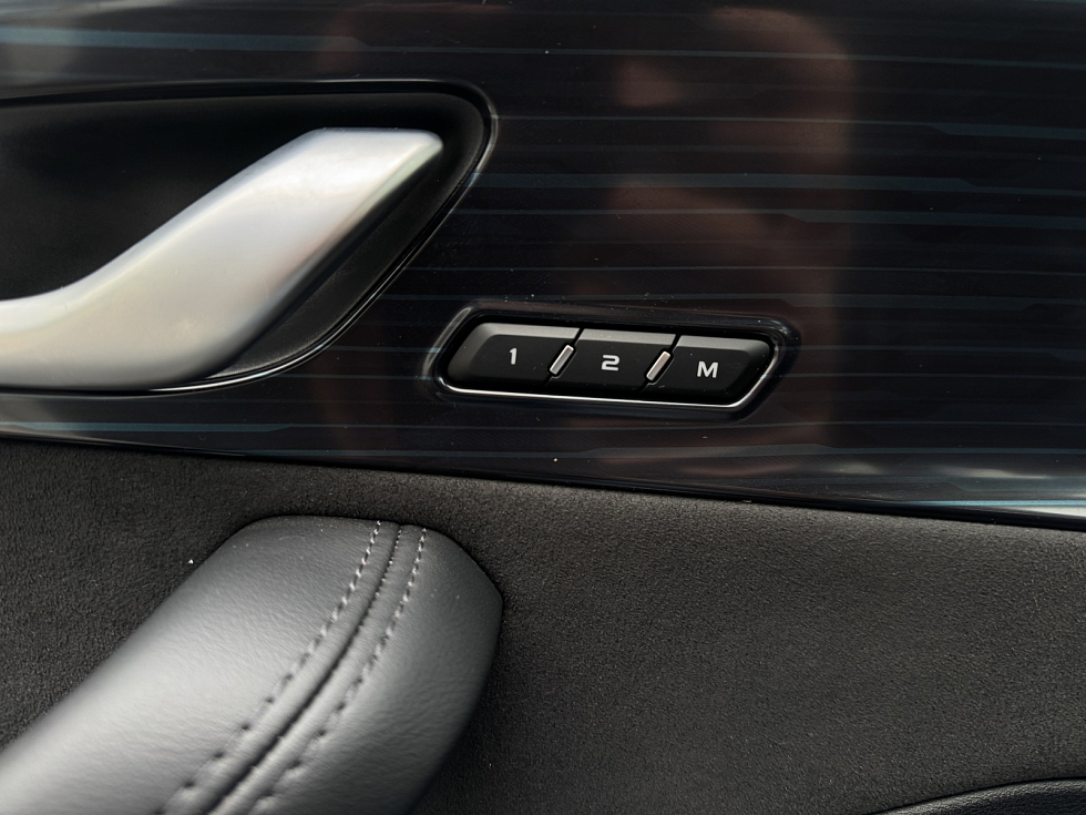 Geely Monjaro Flagship, белый