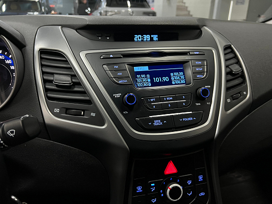 Hyundai Elantra, 2015 года, пробег 176500 км